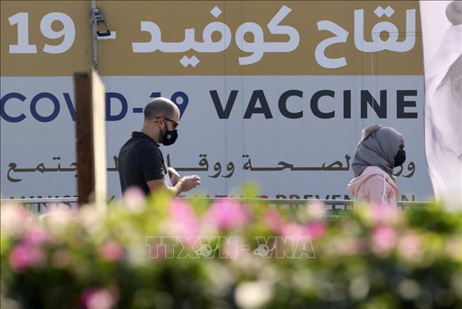 Trong ảnh: Một điểm tiêm vaccine ngừa COVID-19 tại Dubai, Các Tiểu vương quốc Arab thống nhất (UAE). Ảnh: AFP/TTXVN