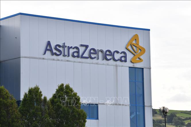 Trong ảnh: Văn phòng công ty dược phẩm AstraZeneca tại Cheshire, Anh. Ảnh: AFP/TTXVN
