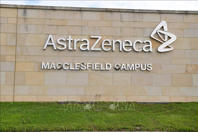 Trong ảnh: Văn phòng công ty dược phẩm AstraZeneca tại Cheshire, Anh. Ảnh: AFP/TTXVN