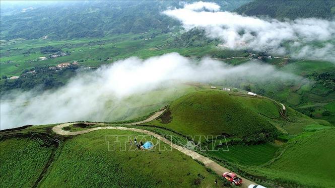 Thung lũng Mường Hum, huyện Bát Xát (Lào Cai) đẹp nhất vào mùa Thu với những tầng lớp mây bao phủ xung quanh. Ảnh: Quốc Khánh - TTXVN