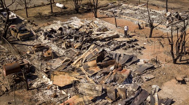 Trong ảnh: Nhà cửa bị thiêu rụi trong đám cháy rừng tại Greenville, California, Mỹ, ngày 24/9/2021. Ảnh: AFP/ TTXVN