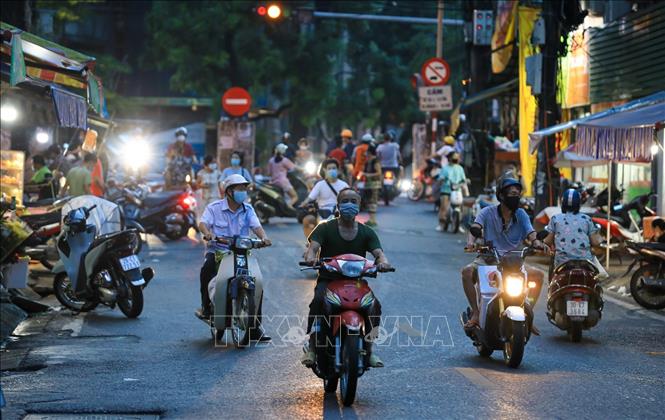 Trong ảnh: Cuộc sống bình thường đang dần trở lại với người dân phường Chương Dương. Ảnh: Thành Đạt - TTXVN