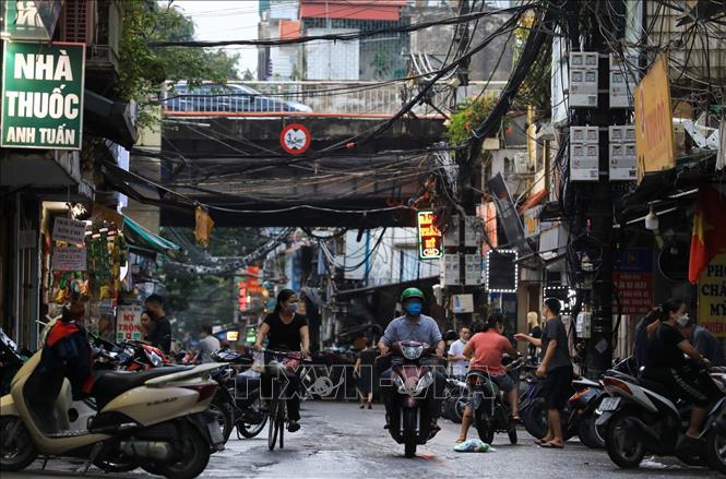 Trong ảnh: Cảnh nhộn nhịp, tấp nập khi chiều về tại phường Chương Dương. Ảnh: Thành Đạt - TTXVN