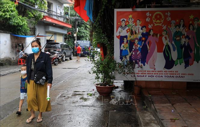 Trong ảnh: Một cuộc sống với trạng thái bình thường mới đến với người dân phường Chương Dương. Ảnh: Thành Đạt - TTXVN