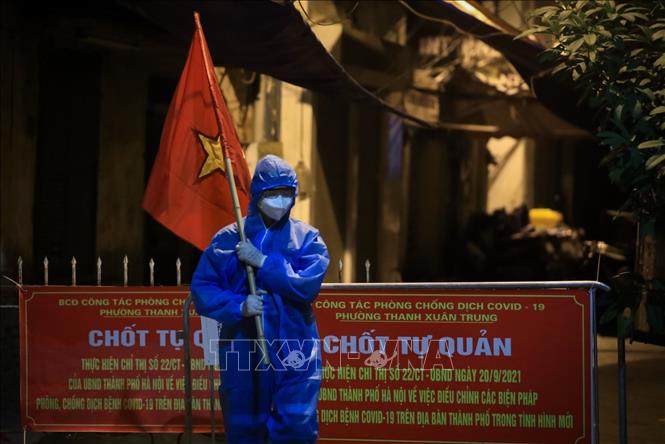 Trong ảnh: Giờ đây ngõ 330 chỉ còn chốt tự quản. Ảnh: Thành Đạt - TTXVN
