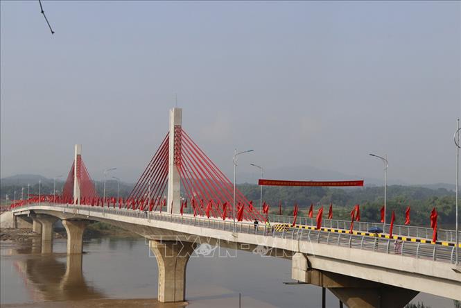 Cầu Bách Lẫm, nối Quốc lộ 37 với đường cao tốc Nội Bài – Lào Cai chính thức thông xe ngày 30/6/2018. Ảnh: Việt Dũng - TTXVN