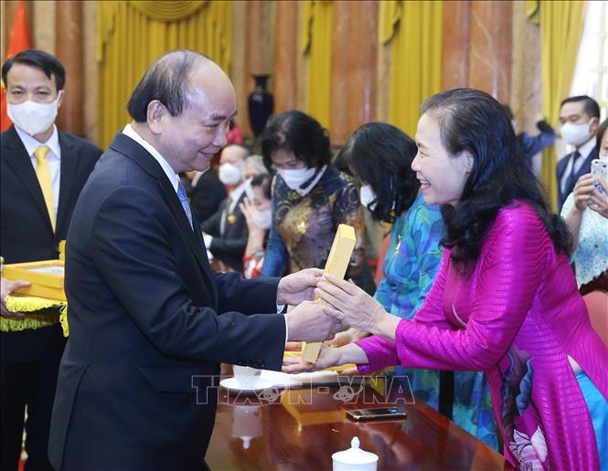 Chủ tịch nước Nguyễn Xuân Phúc gặp mặt thân mật Đoàn đại biểu Trung ương Hội Người cao tuổi Việt Nam nhân kỷ niệm 30 năm Ngày Quốc tế Người cao tuổi (01/10/1991- 01/10/2021) Ảnh: Lâm Khánh - TTXVN
