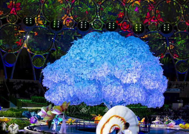 Trong ảnh: Các nghệ sĩ trình diễn tại lễ khai mạc Triển lãm thế giới EXPO 2020 tại Dubai, Các tiểu vương quốc Arab thống nhất, ngày 1/10/2021. Ảnh: THX/TTXVN