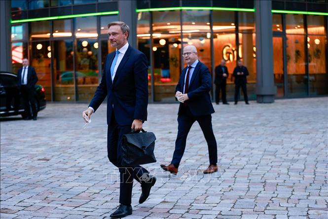 Trong ảnh: Lãnh đạo đảng FDP Christian Lindner tới cuộc đàm phán với các lãnh đạo liên minh CDU/CSU tại Berlin nhằm thành lập một chính phủ liên minh cầm quyền ở Đức ngày 3/10/2021. Ảnh: AFP/TTXVN