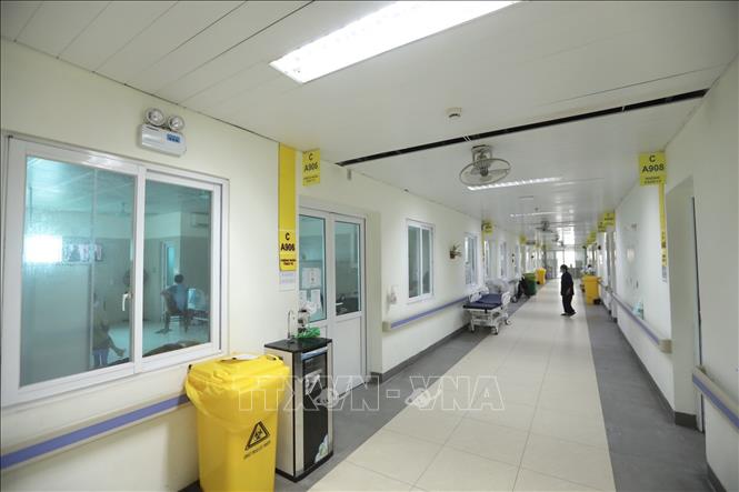 Trong ảnh: Khu vực cách ly riêng biệt dành cho bệnh nhân và người nhà bệnh nhân chuyển từ bệnh viện Việt Đức đến bệnh viện Thanh Nhàn. Ảnh: Minh Quyết - TTXVN