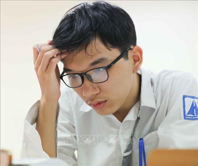 Trong ảnh: Năm học 2020-2021, Nguyễn Mạnh Quân tham gia và giành giải Nhất kỳ thi chọn học sinh giỏi quốc gia môn vật lý năm học 2020-2021. Đặc biệt, tại kỳ thi Olympic vật lý châu Á - Thái Bình Dương (AphO) năm 2021 do Đài Loan (Trung Quốc) đăng cai tổ chức, Quân đã đạt điểm cao nhất của kỳ thi và được Chủ tịch APhO năm 2021 tặng Bằng khen. Ảnh: Thanh Tùng - TTXVN