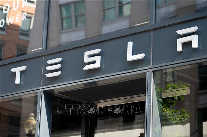 Trong ảnh (tư liệu): Một cửa hàng của Tesla tại Washington, DC, Mỹ. Ảnh: AFP/ TTXVN