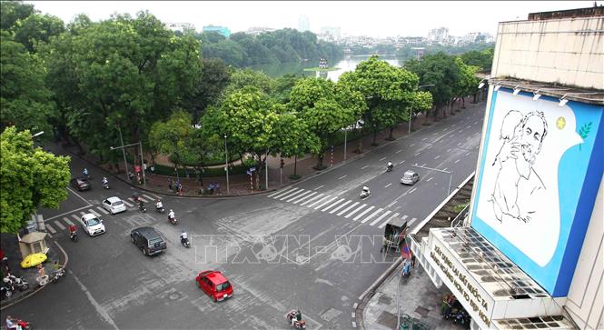 Khu vực Hồ Hoàn Kiếm, trục đường Hàng Bài - Đinh Tiên Hoàng, nơi cánh quân phía Nam của Đại đoàn 308 đi qua trong buổi sáng 10/10/1954 vào tiếp quản Thủ đô. Ảnh: Thanh Tùng - TTXVN