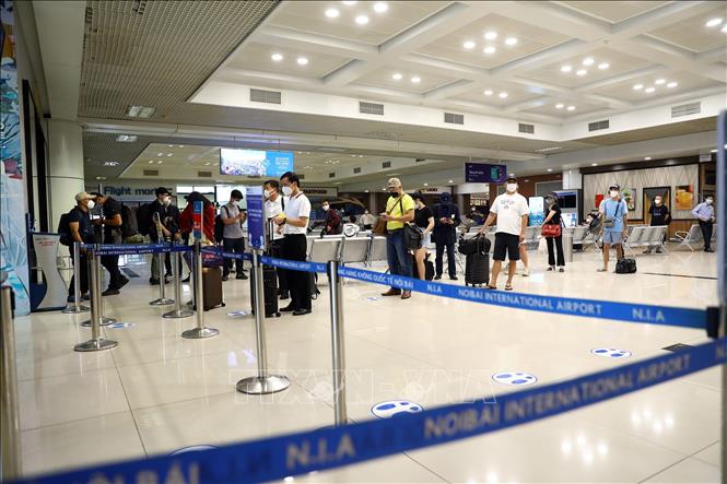 Ngày 10/10, tại sân bay Nội Bài có duy nhất 1 chuyến bay thương mại của Vietnam Airlines. Ảnh: Huy Hùng – TTXVN