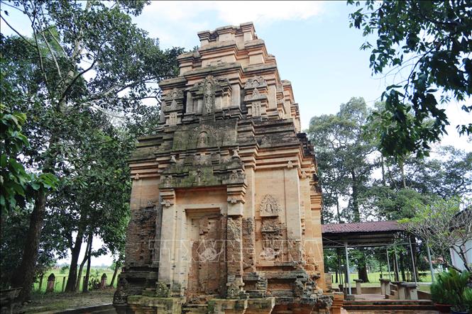 Trong ảnh: Tổng thể nhìn từ phía sau hông tháp cổ Bình Thạnh. Ảnh: Thanh Tân - TTXVN