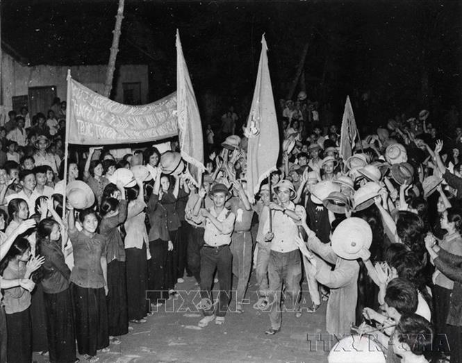 Tiễn đưa thanh niên 