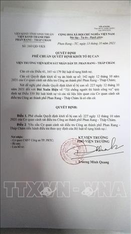 Trong ảnh: Viên Kiểm sát Nhân dân thành phố Phan Rang-Tháp Chàm phê chuẩn Quyết định khởi tố bị can đối với Bùi Xuân Hiệu. Ảnh: TTXVN phát