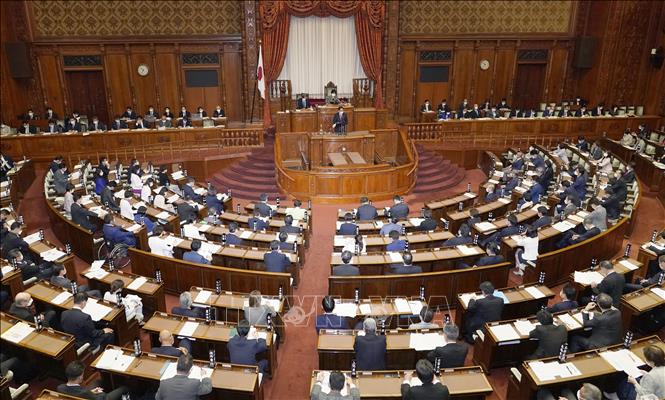 Trong ảnh: Thủ tướng Nhật Bản Fumio Kishida phát biểu tại phiên họp toàn thể của Hạ viện ở Tokyo, ngày 13/10/2021. Ảnh: Kyodo/TTXVN