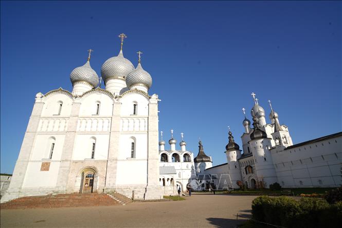 Quảng trường nhà thờ trong khu khu Kremlin của Rostov Velikyi. Ảnh: 	
Bùi Duy Trinh-Pv TTXVN tại LB Nga