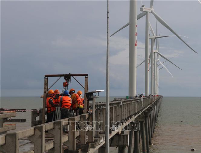 Các trụ điện gió của dự án đã được lắp đặt. Ảnh: Phúc Sơn- TTXVN