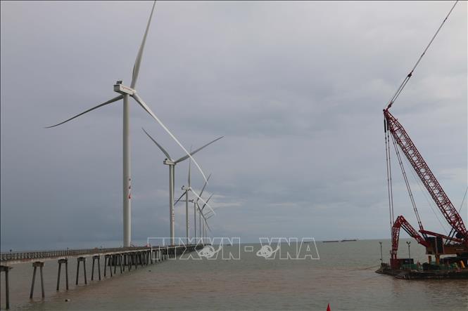 Các trụ điện gió đã được lắp đặt. Ảnh: Phúc Sơn- TTXVN
