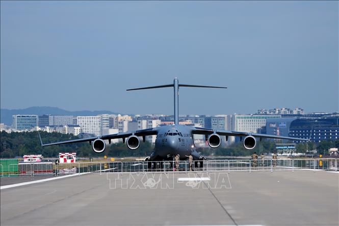 Máy bay vận tải chiến thuật của Mỹ tham gia tại triển lãm. Ảnh. Thực hiện: Anh Nguyên, PV TTXVN tại Hàn Quốc