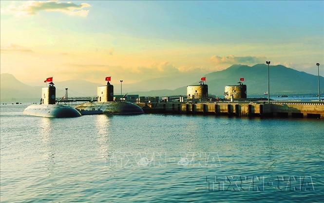 Toàn bộ 6 chiếc tàu ngầm hiện đại lớp Kilo 636 được đưa vào đội hình chiến đấu của Lữ đoàn Tàu ngầm 189, sẵn sàng tham gia các phương án tác chiến cao nhất; kịp thời đáp ứng nhiệm vụ bảo vệ chủ quyền biển, đảo Tổ quốc trong bất cứ hoàn cảnh nào. Ảnh: Lâm Khánh – TTXVN