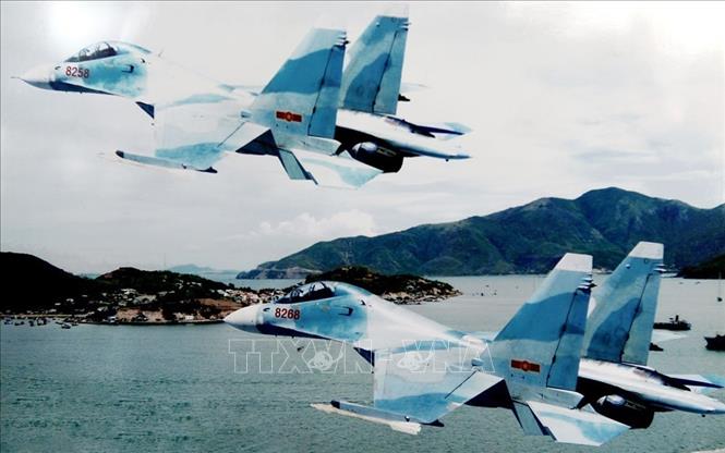 Biên đội bay SU-30MK của Trung đoàn 935 (Sư đoàn Không quân 370) bay tuần tiễu trên biển. Ảnh: Tư liệu/TTXVN phát