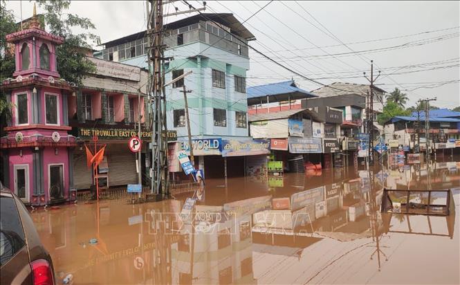 Trong ảnh: Cảnh ngập lụt tại bang Kerala, Ấn Độ ngày 17/10/2021. Ảnh: THX/TTXVN