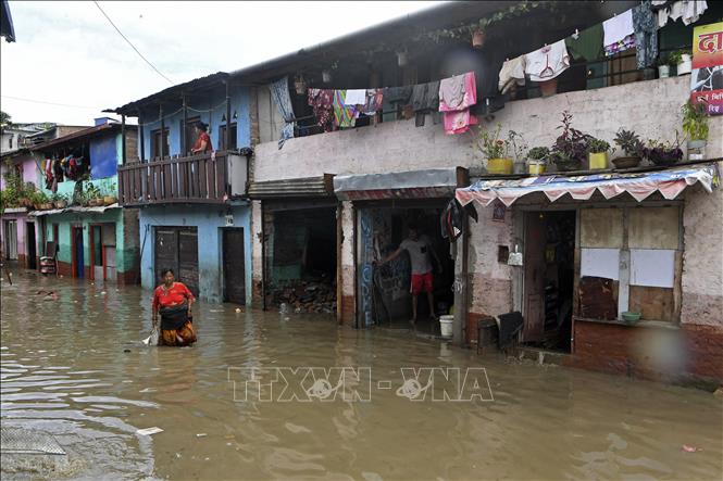 Trong ảnh: Cảnh ngập lụt tại bang Kathmandu, Nepal ngày 6/9/2021. Ảnh: AFP/TTXVN