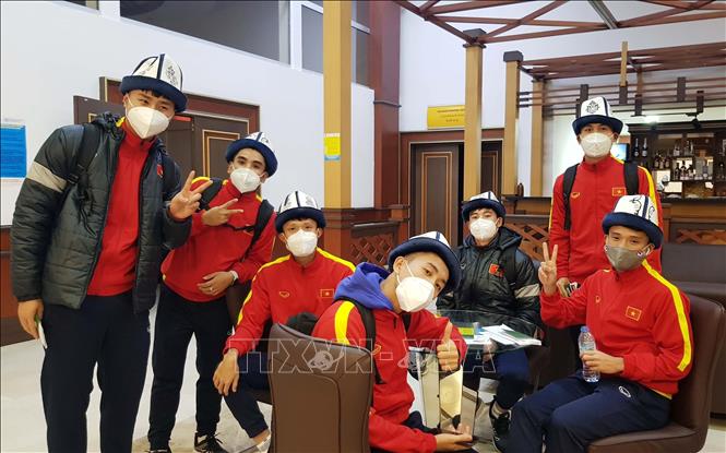 Photo: Vietnamese players arrive in Kyrgyzstan. VNA Photo