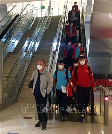 Photo: Vietnamese players arrive at Bishkek. VNA Photo