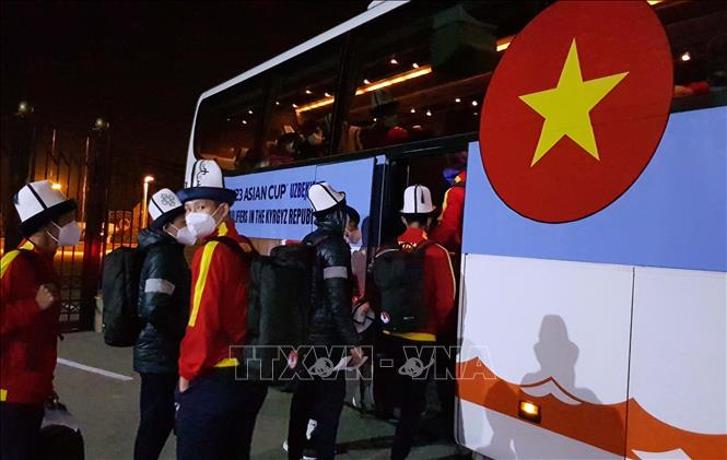 Photo: Vietnamese players arrive at Bishkek. VNA Photo