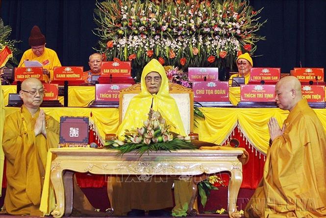 Chiều 24/11/2012, tại Hà Nội, Đại hội đại biểu Phật giáo toàn quốc lần thứ 7 suy tôn Hòa thượng Thích Phổ Tuệ là Pháp chủ Giáo hội Phật giáo Việt Nam nhiệm kỳ 2012 - 2017. Ảnh: Nguyễn Dân - TTXVN