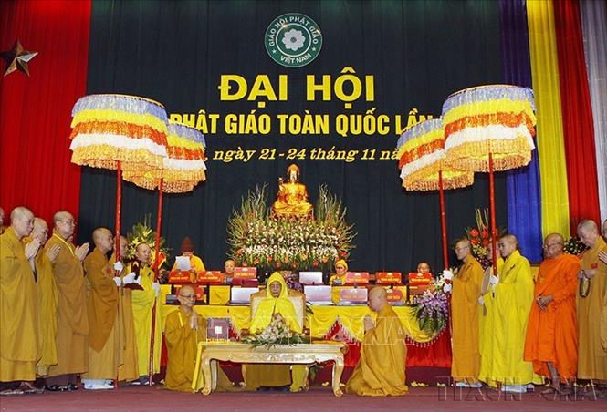 Chiều 24/11/2012, tại Hà Nội, Đại hội đại biểu Phật giáo toàn quốc lần thứ 7 suy tôn Hòa thượng Thích Phổ Tuệ là Pháp chủ Giáo hội Phật giáo Việt Nam nhiệm kỳ 2012 - 2017. Ảnh: Nguyễn Dân - TTXVN