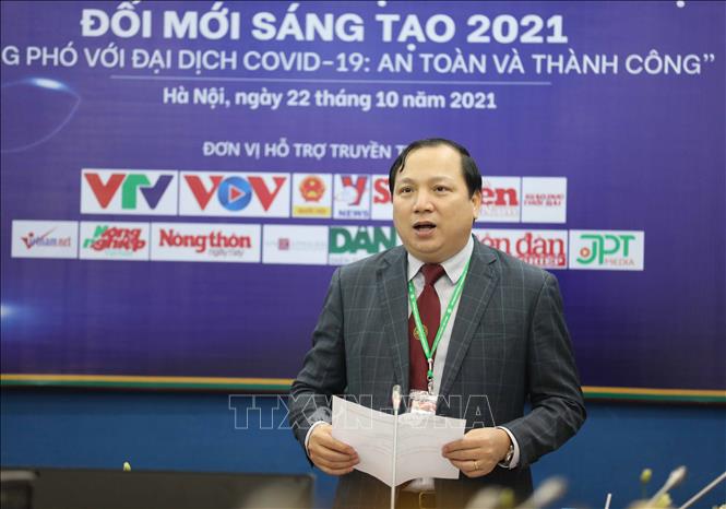 Trong ảnh: TS. Vũ Ngọc Huyên, Phó Giám đốc Học viện Nông nghiệp Việt Nam công bố giải Nhất cuộc thi thuộc về dự án 