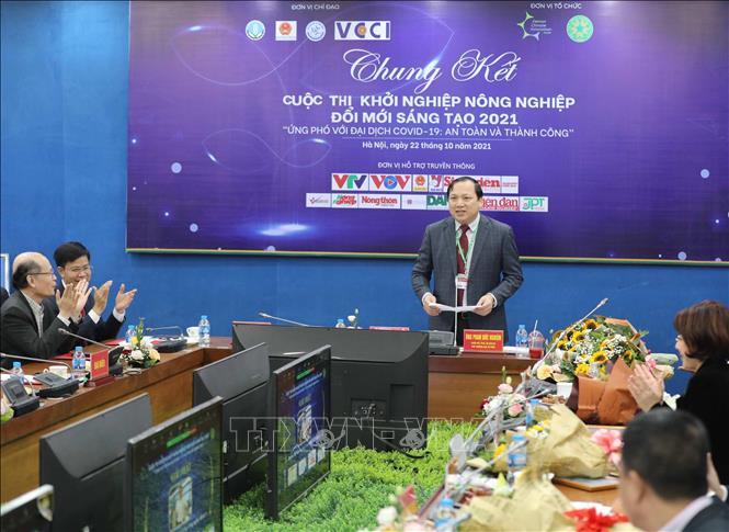 Trong ảnh: TS. Vũ Ngọc Huyên, Phó Giám đốc Học viện Nông nghiệp Việt Nam công bố giải Nhất cuộc thi thuộc về dự án 