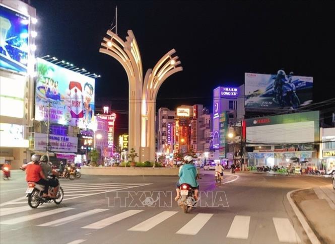 Trước đó, vào ngày 20/10, UBND tỉnh An Giang đã ban hành quyết định về áp dụng tạm thời các biện pháp hành chính trong phòng, chống dịch COVID-19 và cho phép người dân đi lại bình thường do tỉnh có cấp độ nguy cơ trung bình (cấp độ 2). Ảnh: Thanh Sang-TTXVN