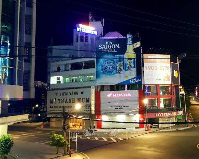UBND tỉnh An Giang ban hành lệnh cấm ra đường ban đêm do xuất hiện ổ dịch COVID-19 nguy hiểm, chưa rõ nguồn lây. Ảnh: Thanh Sang-TTXVN