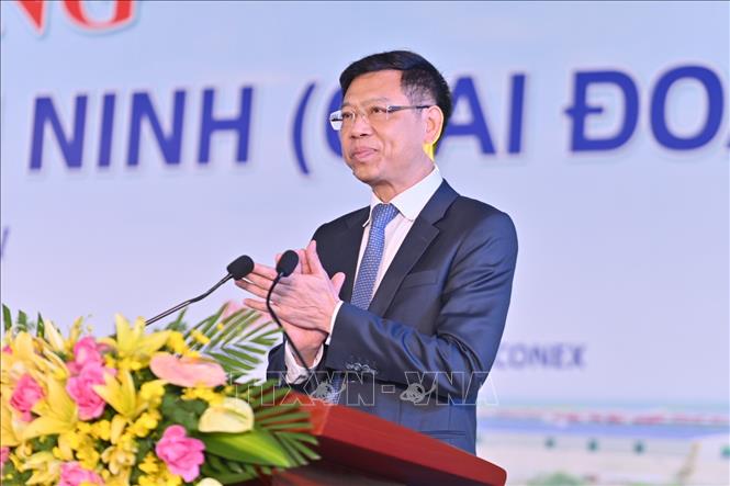 Trong ảnh: Ông Nguyễn Xuân Sang, Thứ trưởng Bộ Giao thông Vận tải đánh giá cao nỗ lực của tỉnh Quảng Ninh. Ảnh: Thanh Vân-TTXVN