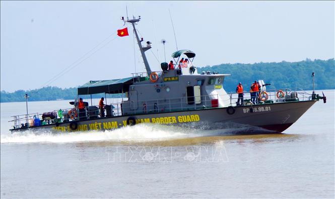 Trong ảnh: Bộ đội Biên phòng tỉnh Sóc Trăng thường xuyên tuần tra, kiểm soát vùng biên giới biển. Ảnh: TTXVN phát

