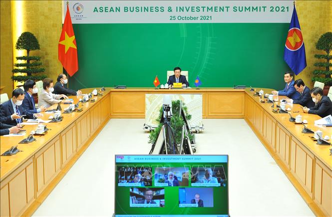Photo: Deputy Prime Minister Pham Binh Minh attends the meeting. VNA Photo: Minh Đức