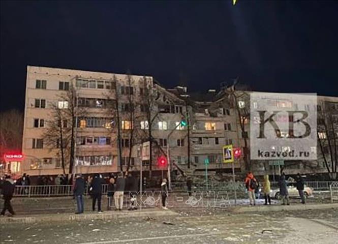 Trong ảnh: Hiện trường đổ nát sau vụ nổ tại tòa chung cư ở thành phố Naberezhnye Chelny, cách thủ đô Moskva (Nga) 930km về phía Đông, ngày 25/10/2021. Ảnh: Lomazoma/TTXVN