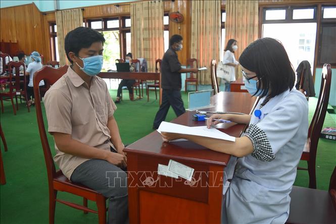 Trong ảnh: Ngành Y tế tỉnh sẽ tổ chức tiêm vaccine theo phương thức cuốn chiếu hoặc đồng loạt cho người dân Đắk Nông. Ảnh: Nguyên Dung-TTXVN