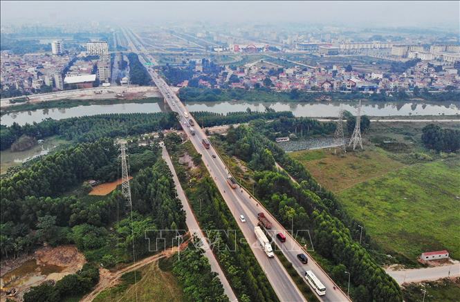 Trong ảnh: Nút thắt giao thông đầu cầu Xương Giang hay xảy ra ùn tắc và tai nạn giao thông. Ảnh: Danh Lam-TTXVN