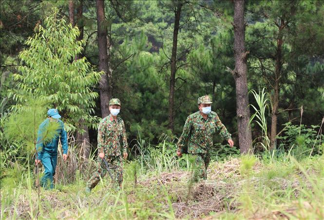 Trong ảnh: Lực lượng Biên phòng cửa khẩu Chi Ma tuần tra dọc tuyến biên giới nhằm ngăn chặn các trường hợp xuất nhập cảnh trái phép. Ảnh: Quang Duy - TTXVN