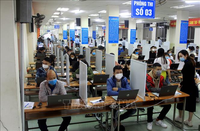 Trong ảnh: Các thí sinh dự thi ngày 29/10/2021. Ảnh: Thế Duyệt – TTXVN