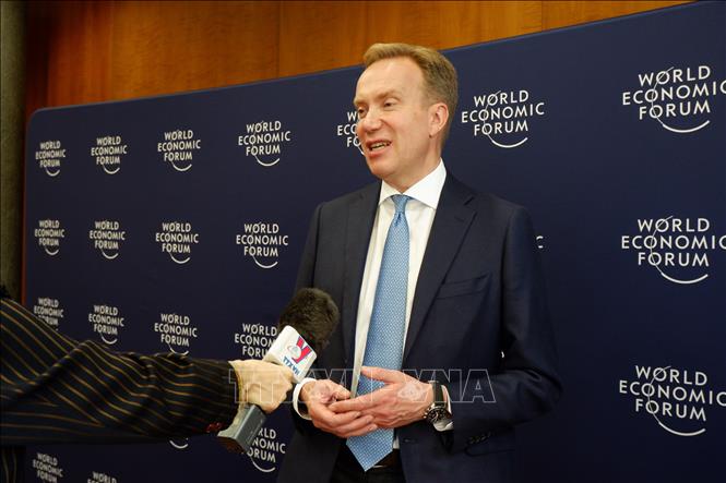 Trong ảnh: Chủ tịch WEF Borge Brende trả lời phóng viên TTXVN tại trụ sở WEF. Ảnh: TTXVN