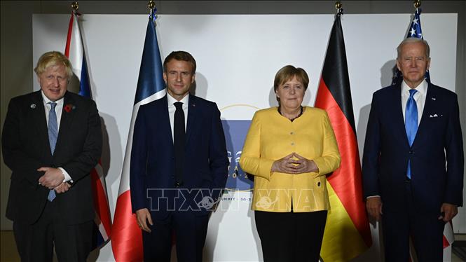 Trong ảnh (từ trái sang): Thủ tướng Anh Boris Johnson, Tổng thống Pháp Emmanuel Macron, Thủ tướng Đức Angela Merkel và Tổng thống Mỹ Joe Biden tại cuộc gặp bên lề Hội nghị thượng đỉnh G20 ở Rome, Italy ngày 30/10/2021. Ảnh: AFP/TTXVN