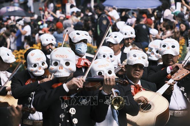 Trong ảnh: Các nhạc công Mariachi trong phiên bản 